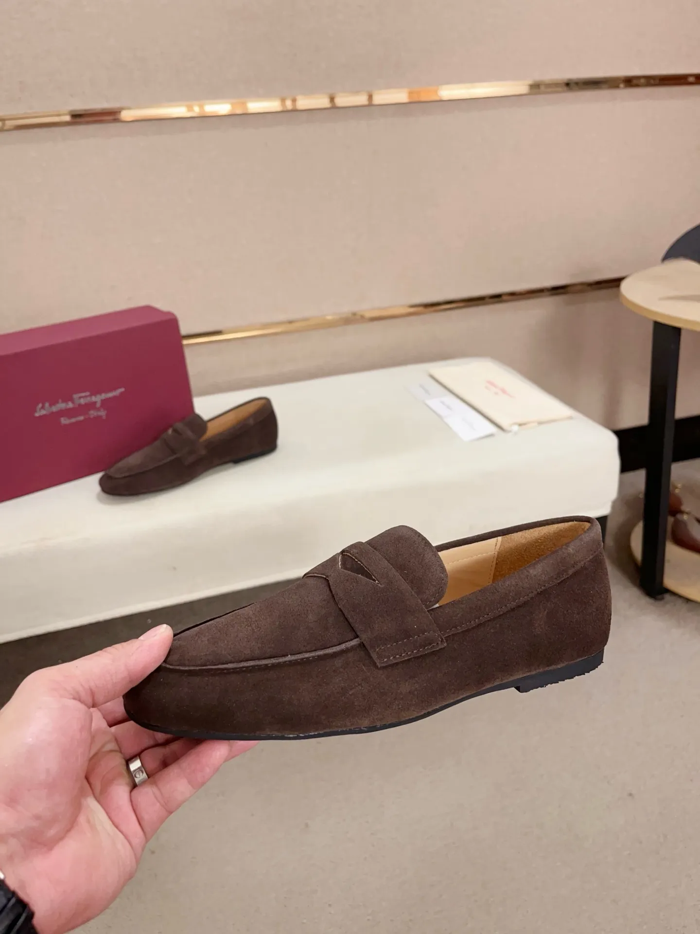 Men's shoes💰: 480💰 High version Ferragamo Dongguan quality! 🆕🆕Exclusive hot-selling products in stock🔥🔥New products on the shelves, high-quality shoes, complete with packaging! 💪 💪 Material: Imported suede cowhide 🐂 + Imported high-quality water-dyed cowhide lining + wear-resistant outsole 👍🏻👍🏻 Features: High-end and comfortable, purely handmade 🚀 🚀 Create the perfect shoes that suit you best 🔥 🔥 Size: (38-44) Can be customized 45 non-returnable!